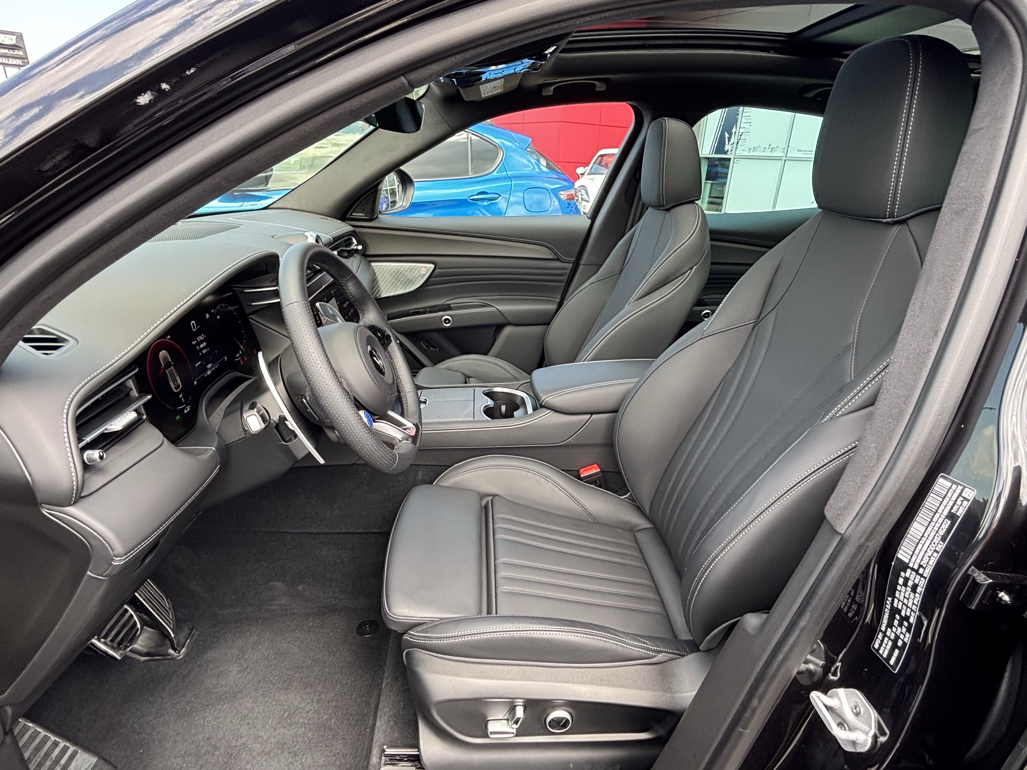 Used 2025 Maserati Grecale Folgore AWD/4WD image 28