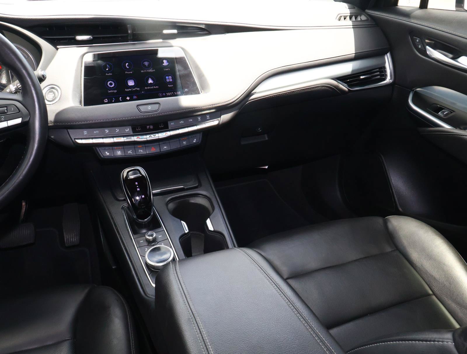Used 2022 Cadillac XT4 Premium Luxury w/ Technology Package FWD image 17