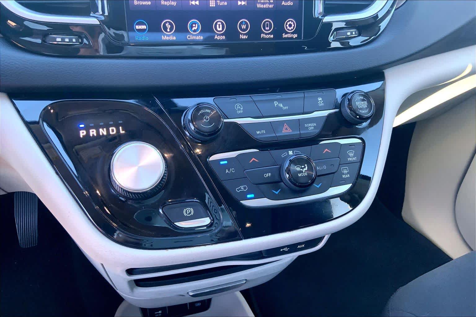 Used 2018 Chrysler Pacifica Touring Plus FWD image 34