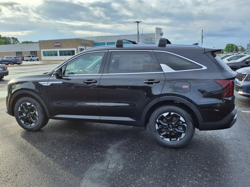 New 2025 Kia Sorento S image 3