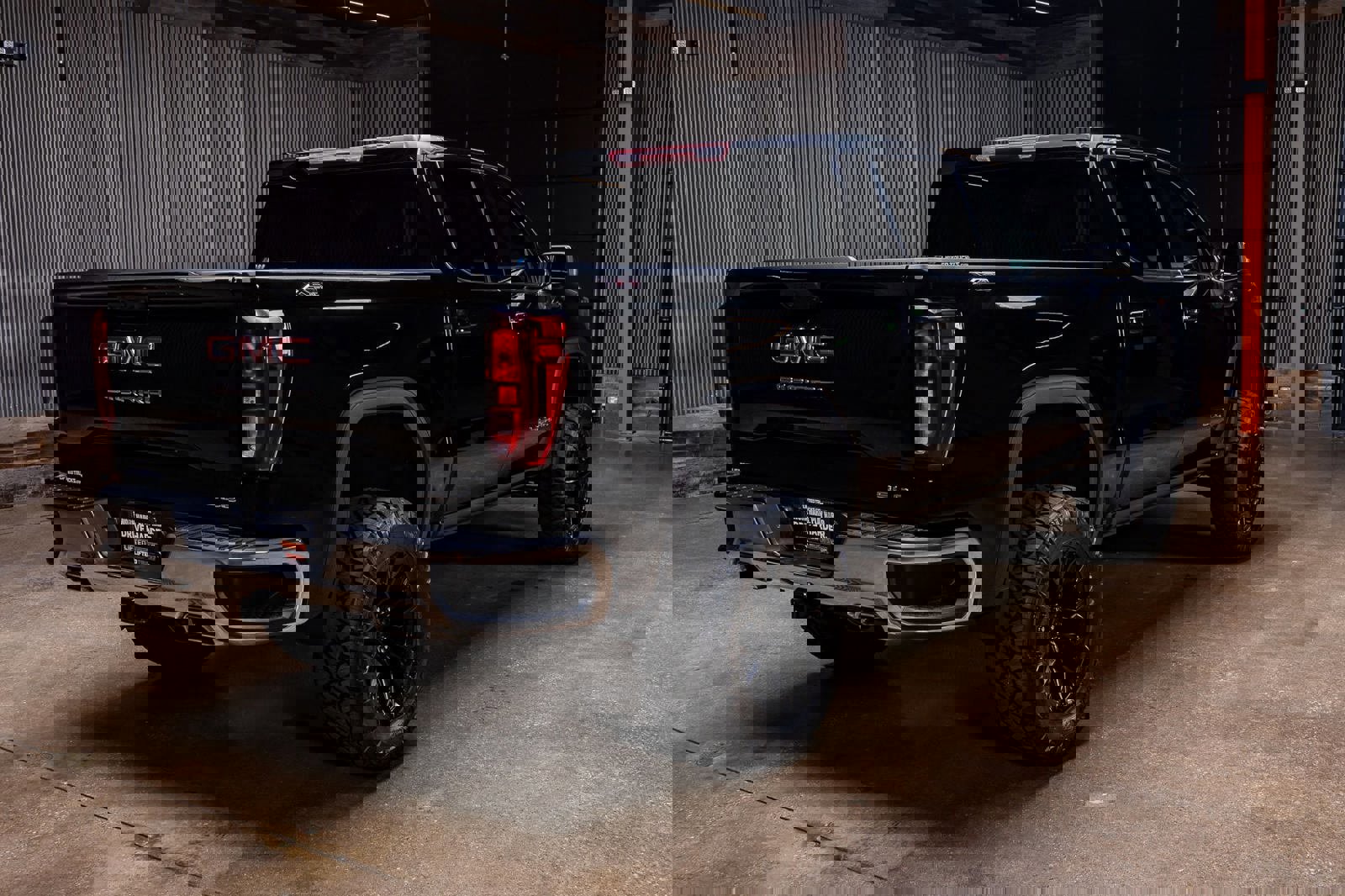 Used 2025 GMC Sierra 1500 SLE w/ X31 Off-Road Package image 10