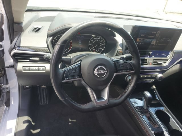 Used 2023 Nissan Altima 2.5 SR w/ SR Premium Package FWD image 16