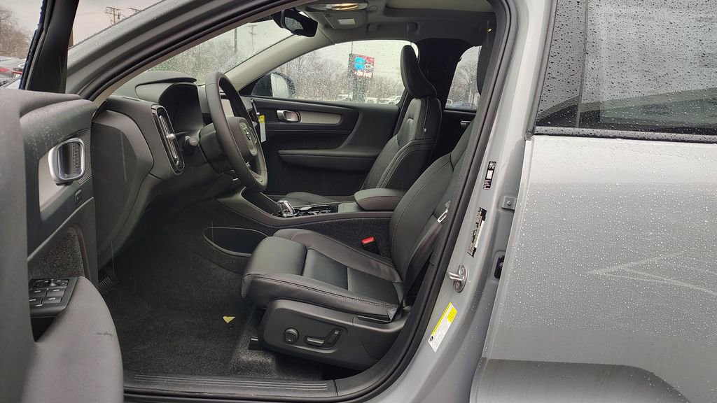 New 2026 Volvo XC40 B5 Plus w/ Protection Package Premier image 7