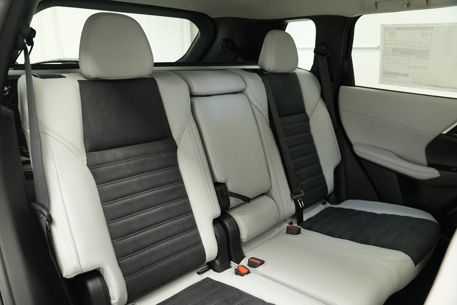 Used 2025 Mitsubishi Outlander SE image 35