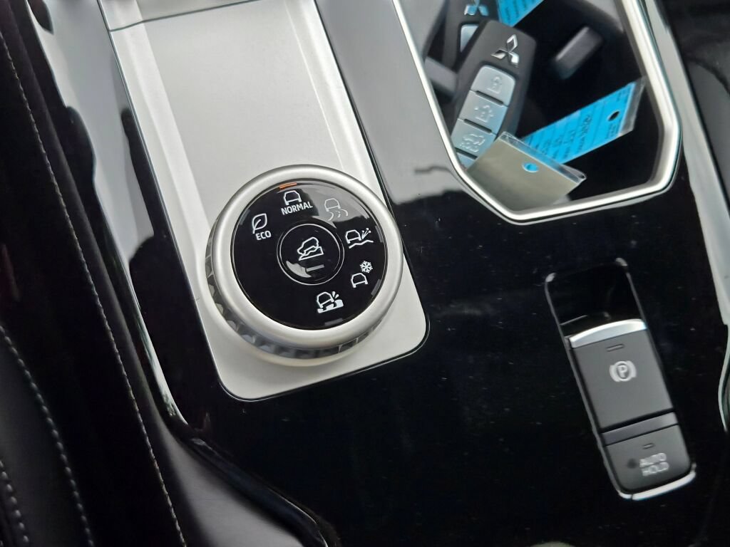New 2026 Mitsubishi Outlander SEL Black Edition AWD/4WD image 29
