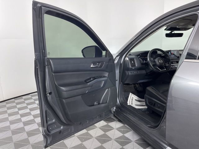 Used 2023 Nissan Pathfinder SL w/ SL Premium Package AWD/4WD image 17