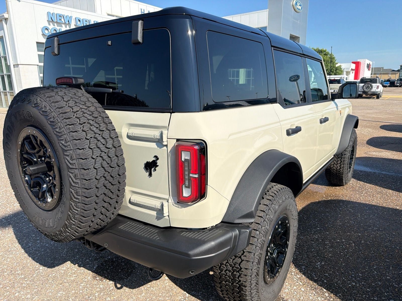 New 2026 Ford Bronco Badlands w/ Wildtrak Package AWD/4WD image 6