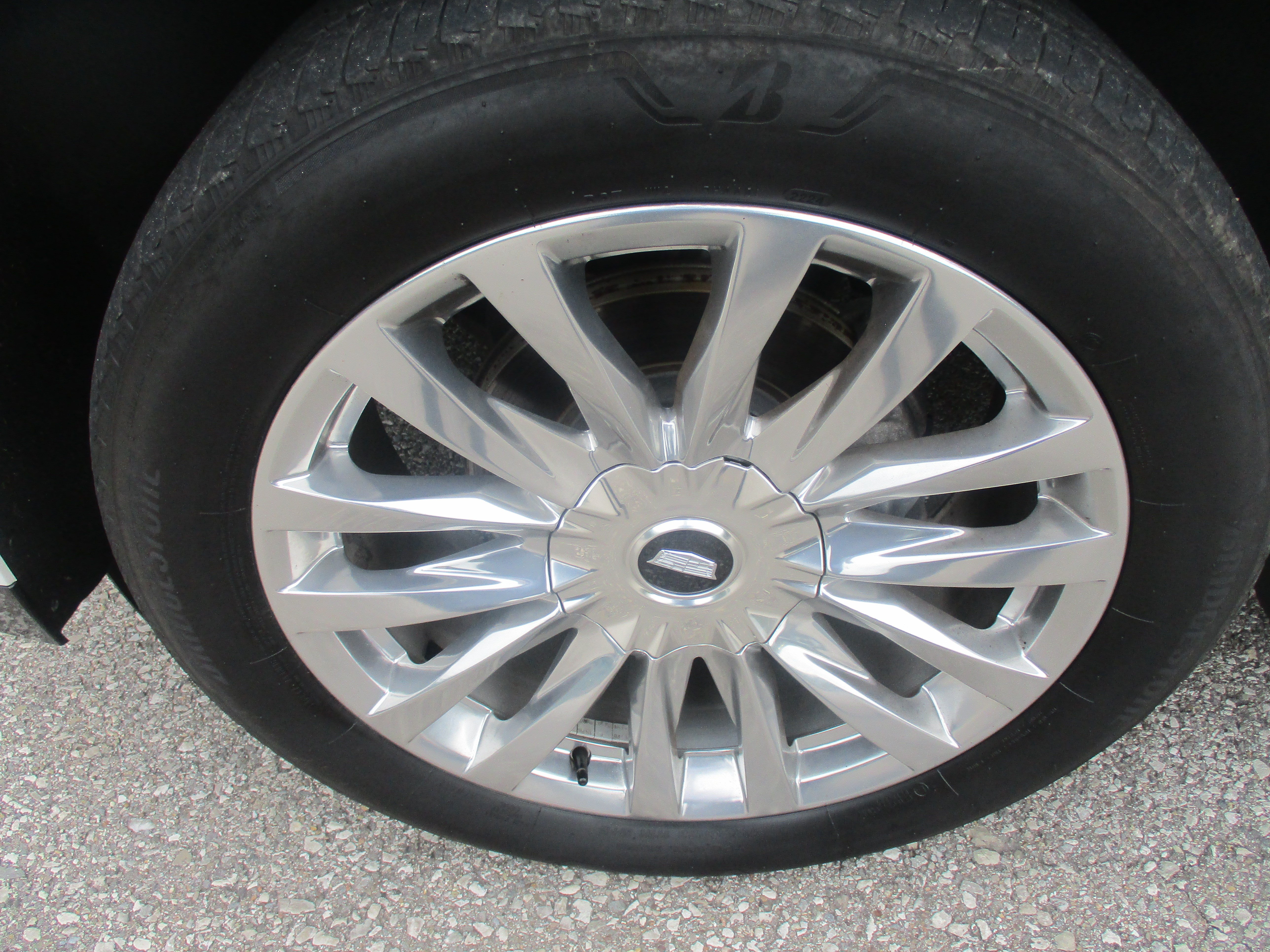 Used 2023 Cadillac Escalade ESV Premium Luxury w/ LPO, Illumination Package AWD/4WD image 10