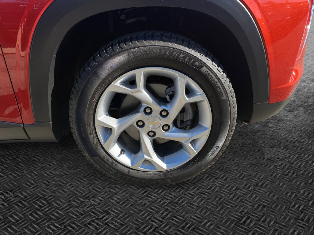 Used 2024 Chevrolet Trax LS w/ LS Convenience Package FWD image 11