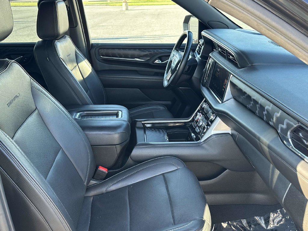 Used 2023 GMC Yukon Denali AWD/4WD image 9