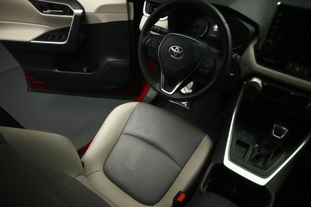 Used 2022 Toyota RAV4 XLE Premium FWD image 41