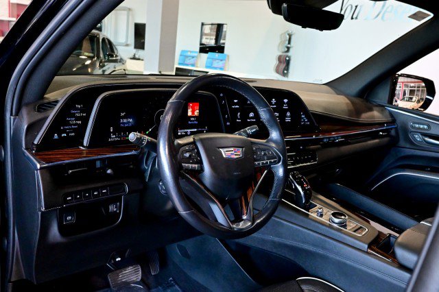 Used 2023 Cadillac Escalade ESV Premium Luxury image 13