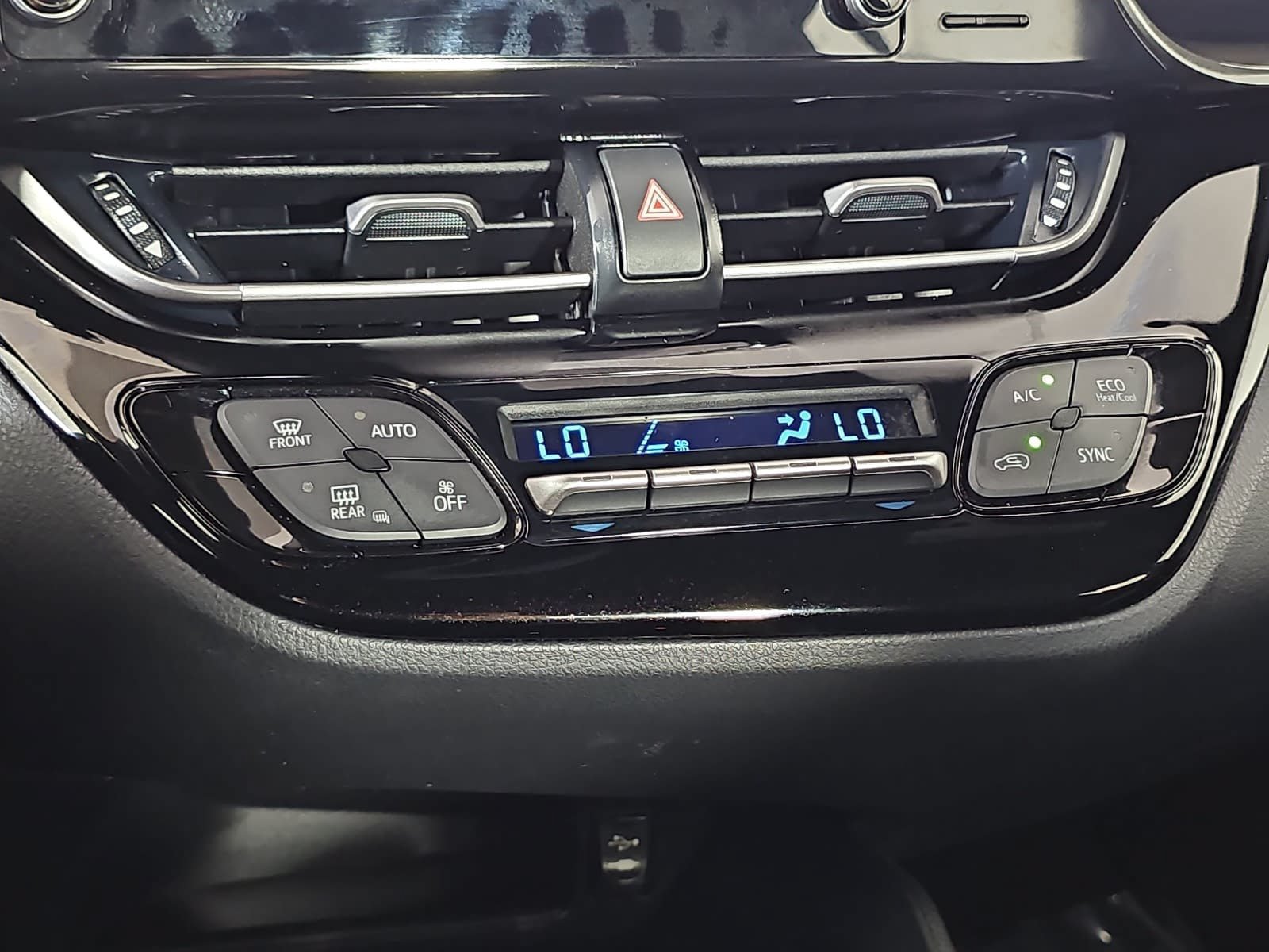 Used 2019 Toyota C-HR LE FWD image 23