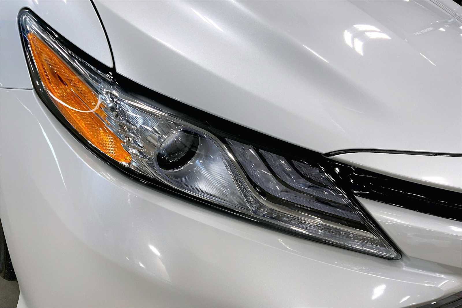 Used 2018 Toyota Camry XLE image 25