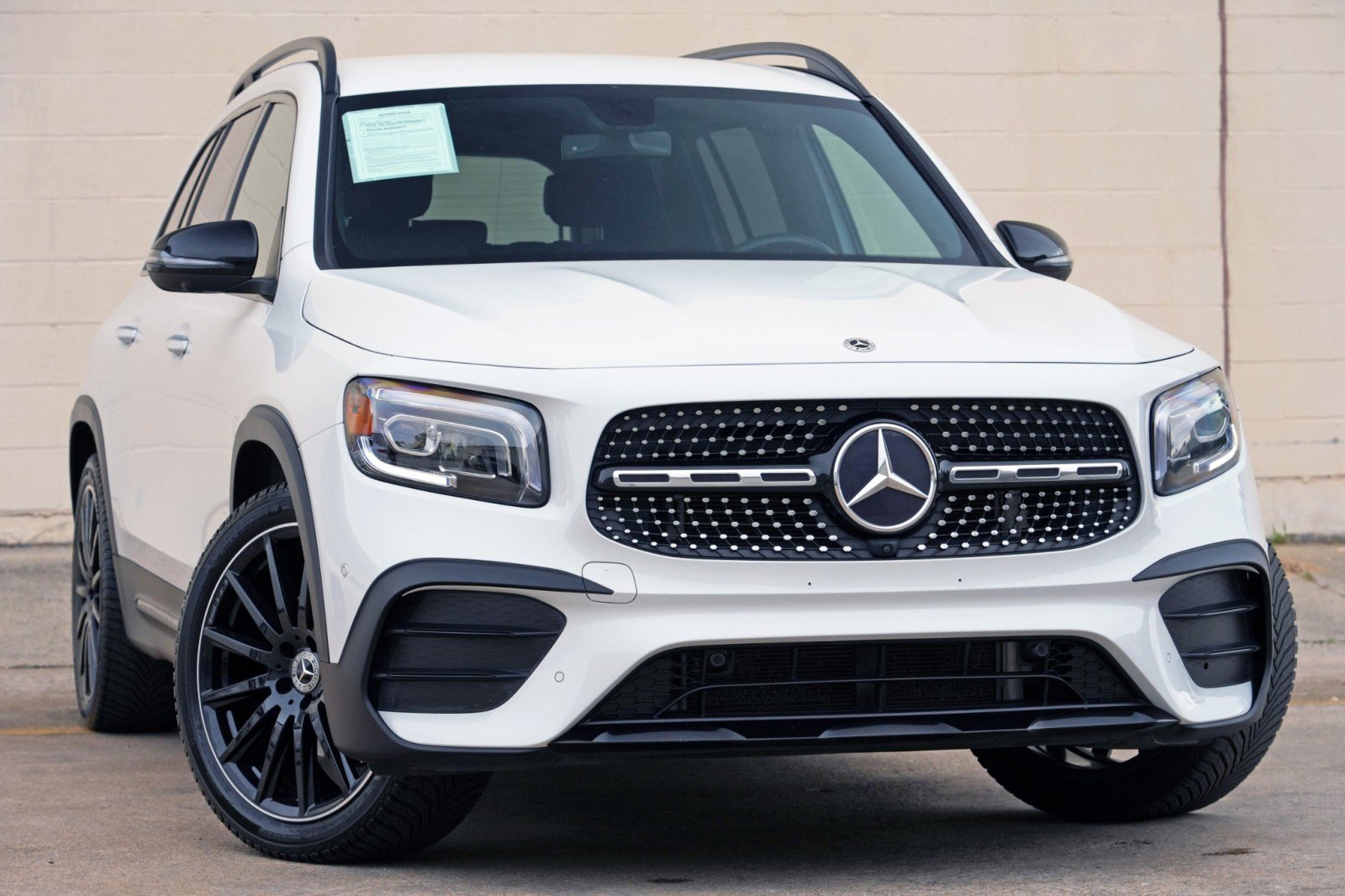 Used 2021 Mercedes-Benz GLB 250 w/ AMG Line image 2