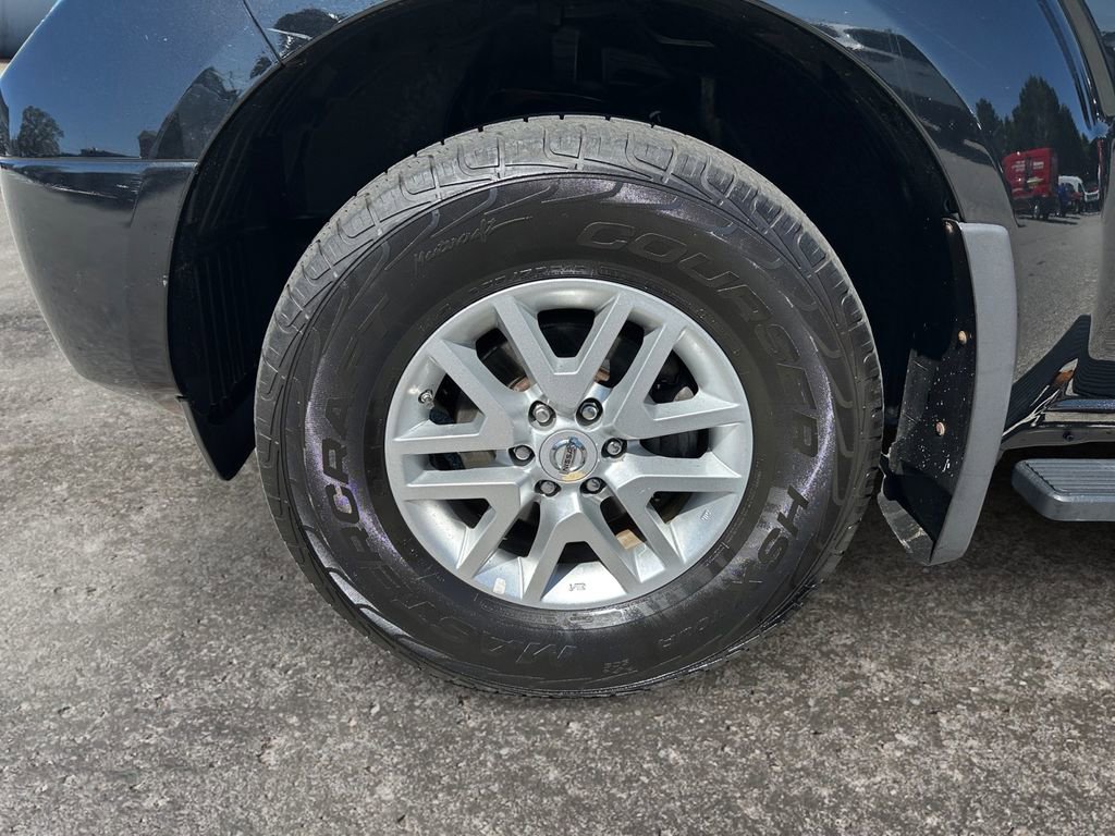 Used 2016 Nissan Frontier SV image 8