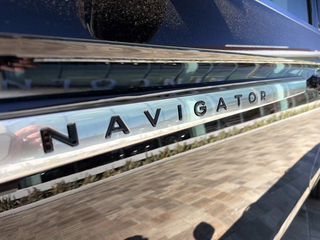 New 2026 Lincoln Navigator L Reserve AWD/4WD image 8