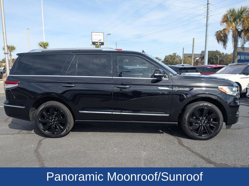 Used 2024 Lincoln Navigator Reserve image 3