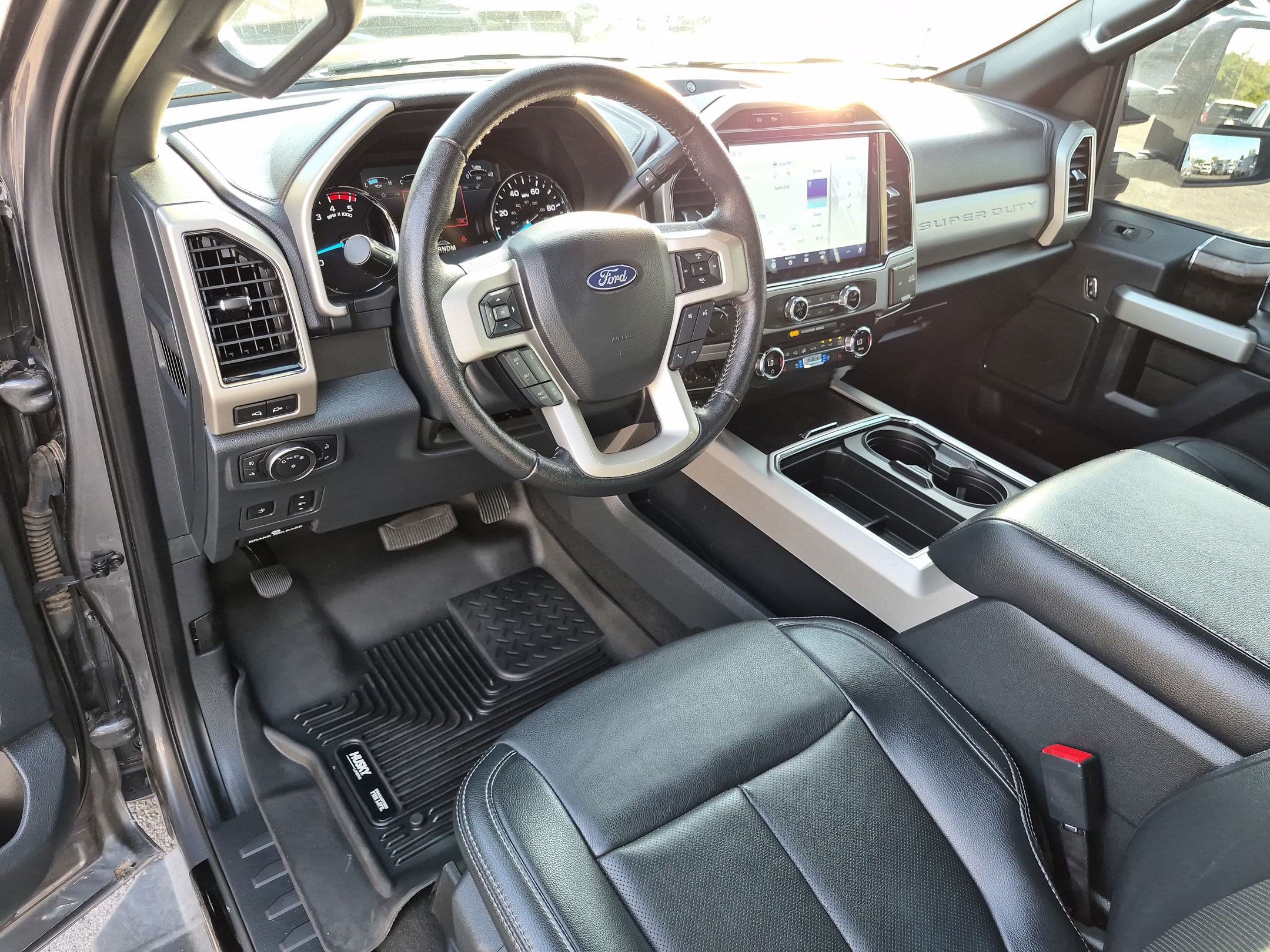 Used 2022 Ford F350 Lariat w/ Black Appearance Package AWD/4WD image 16
