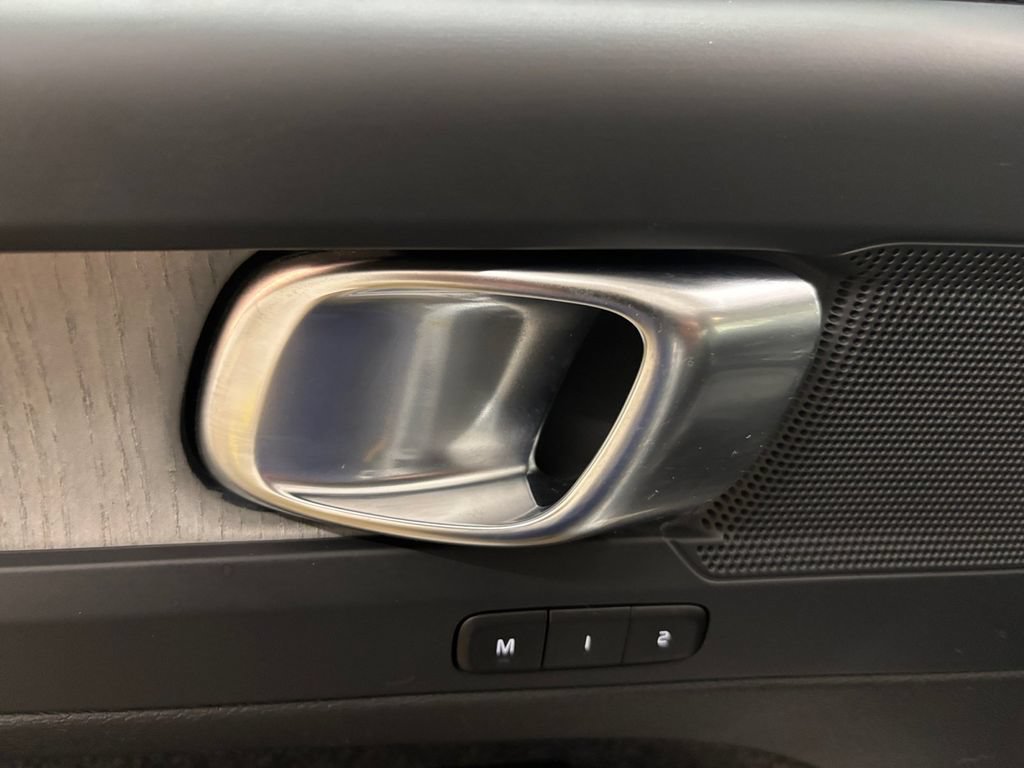 Certified 2024 Volvo XC40 B5 Plus w/ Climate Package AWD/4WD image 12