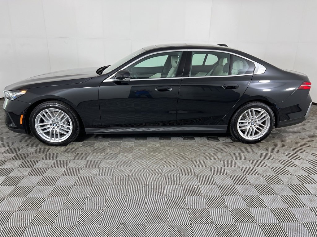 Used 2025 BMW 530i xDrive 530i xDrive w/ Premium Package image 6