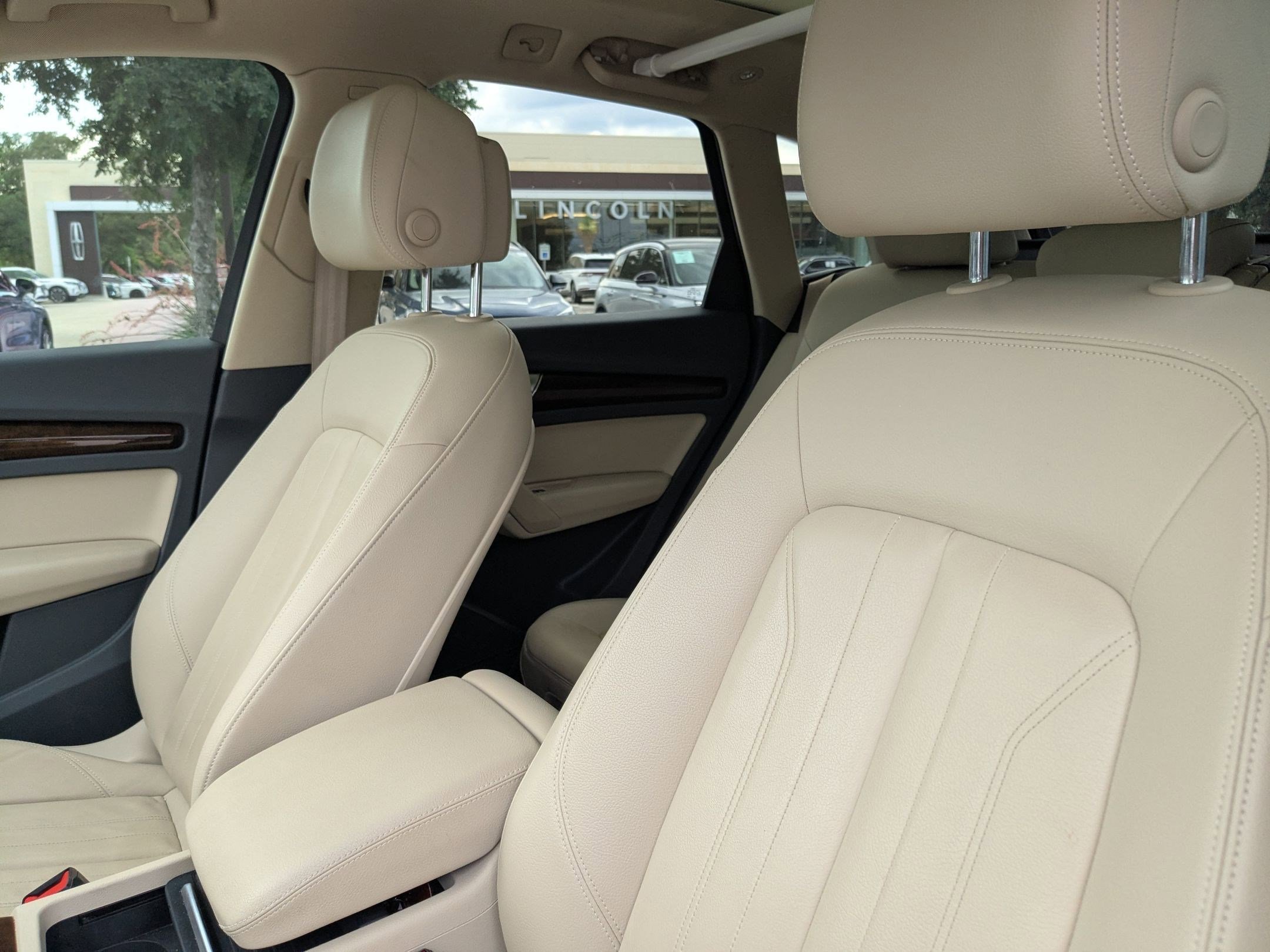 Used 2020 Audi Q5 2.0T Premium w/ Convenience Package AWD/4WD image 10