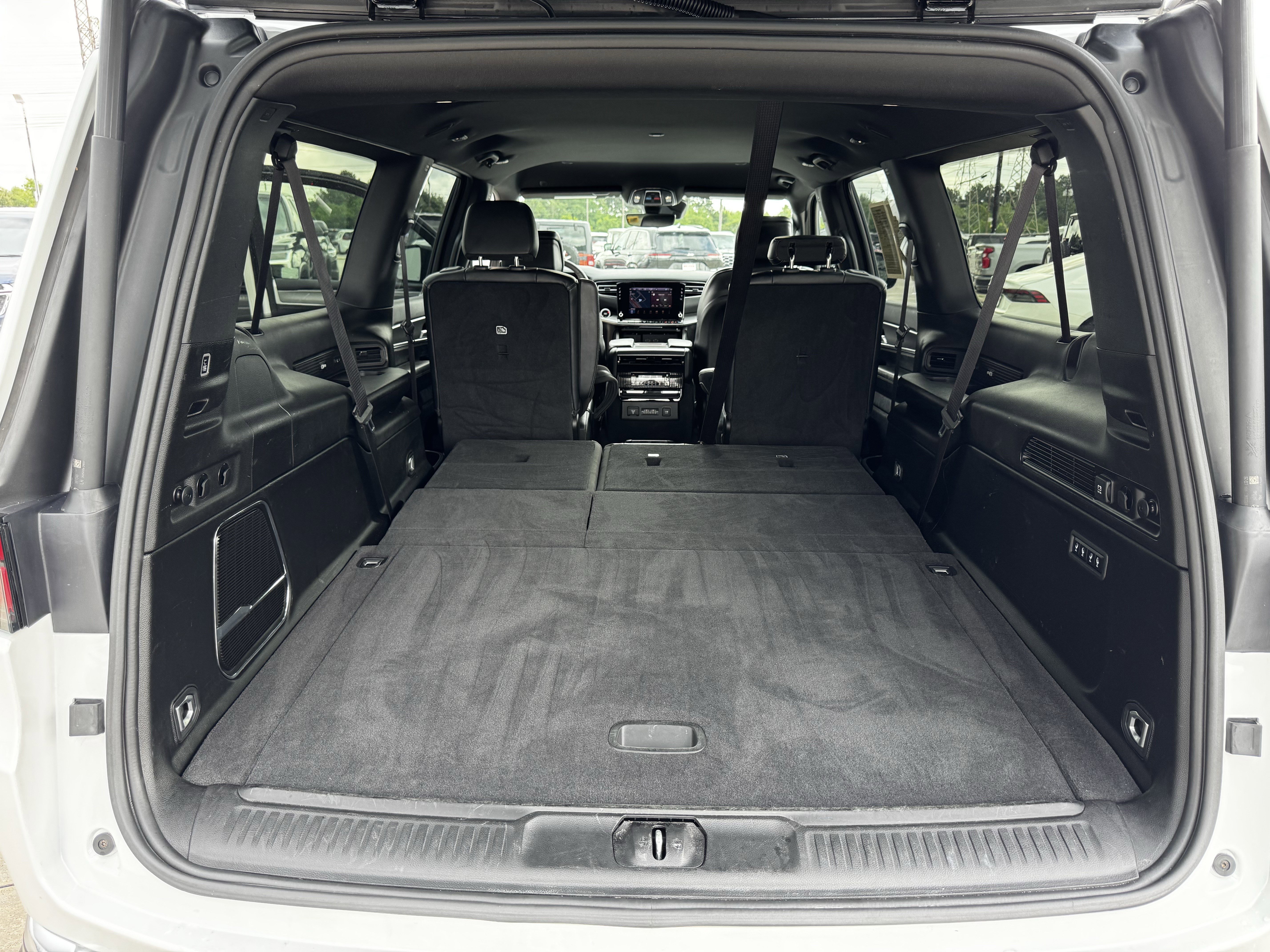 Used 2025 Jeep Wagoneer L Series II AWD/4WD image 31
