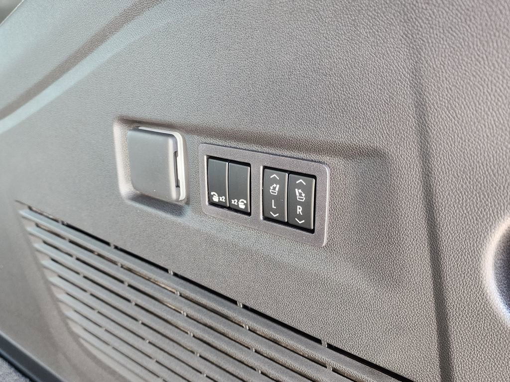 New 2026 GMC Yukon XL Denali w/ Denali Reserve Package image 58