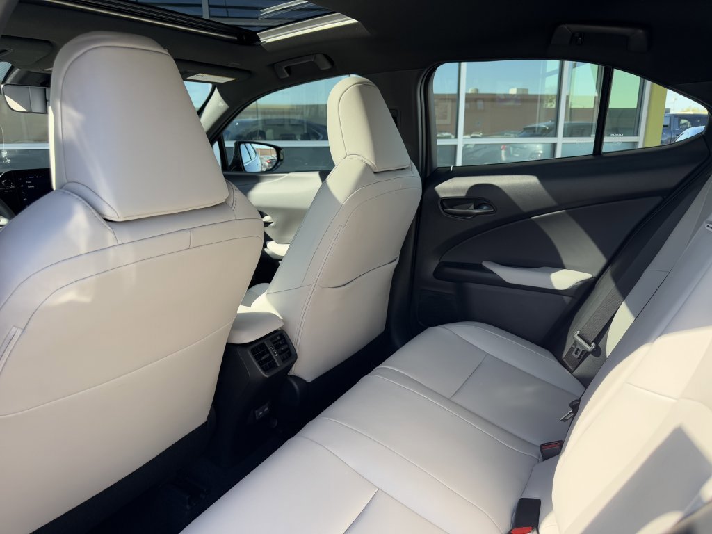 Used 2024 Lexus UX 250h F Sport image 36