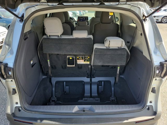 Used 2021 Toyota Sienna LE image 19