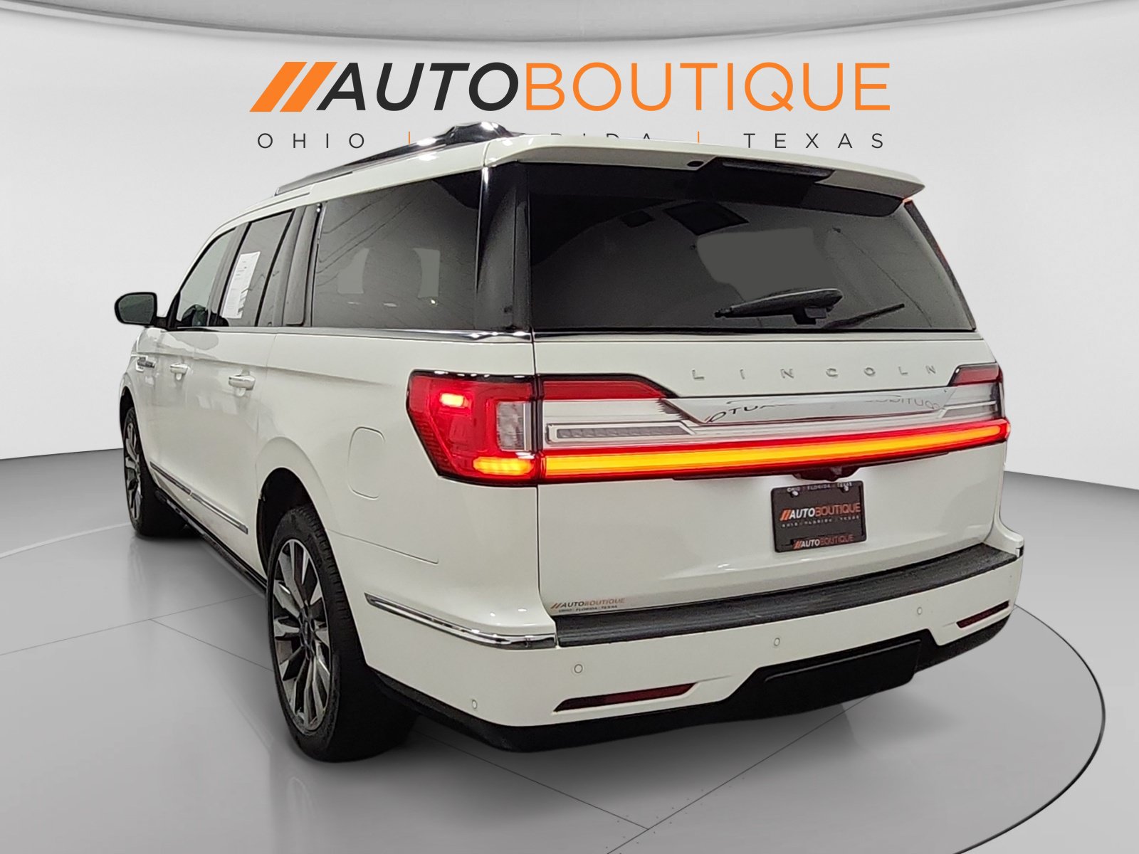 Used 2021 Lincoln Navigator L Reserve w/ Luxury Package AWD/4WD image 3