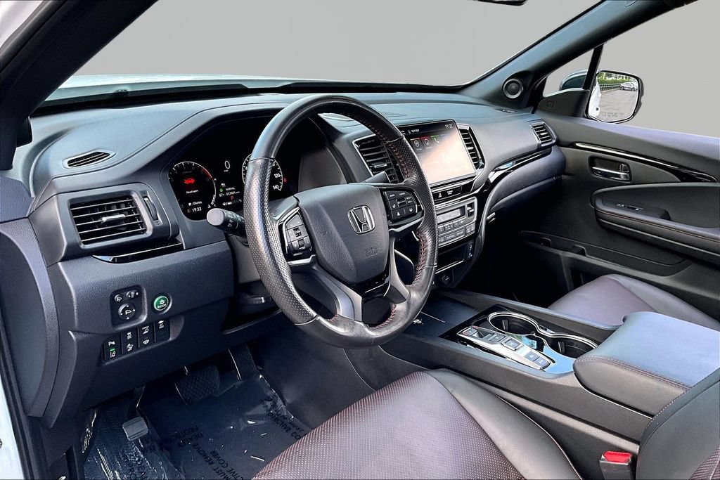 Used 2025 Honda Ridgeline Black Edition image 14