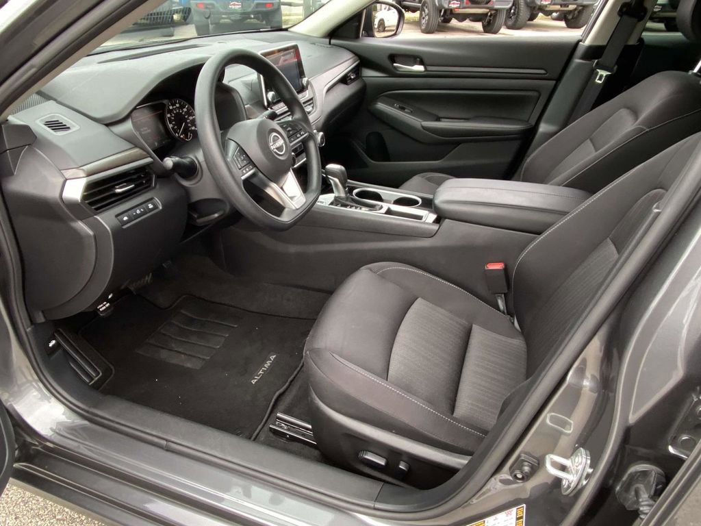 Used 2024 Nissan Altima 2.5 SV image 12