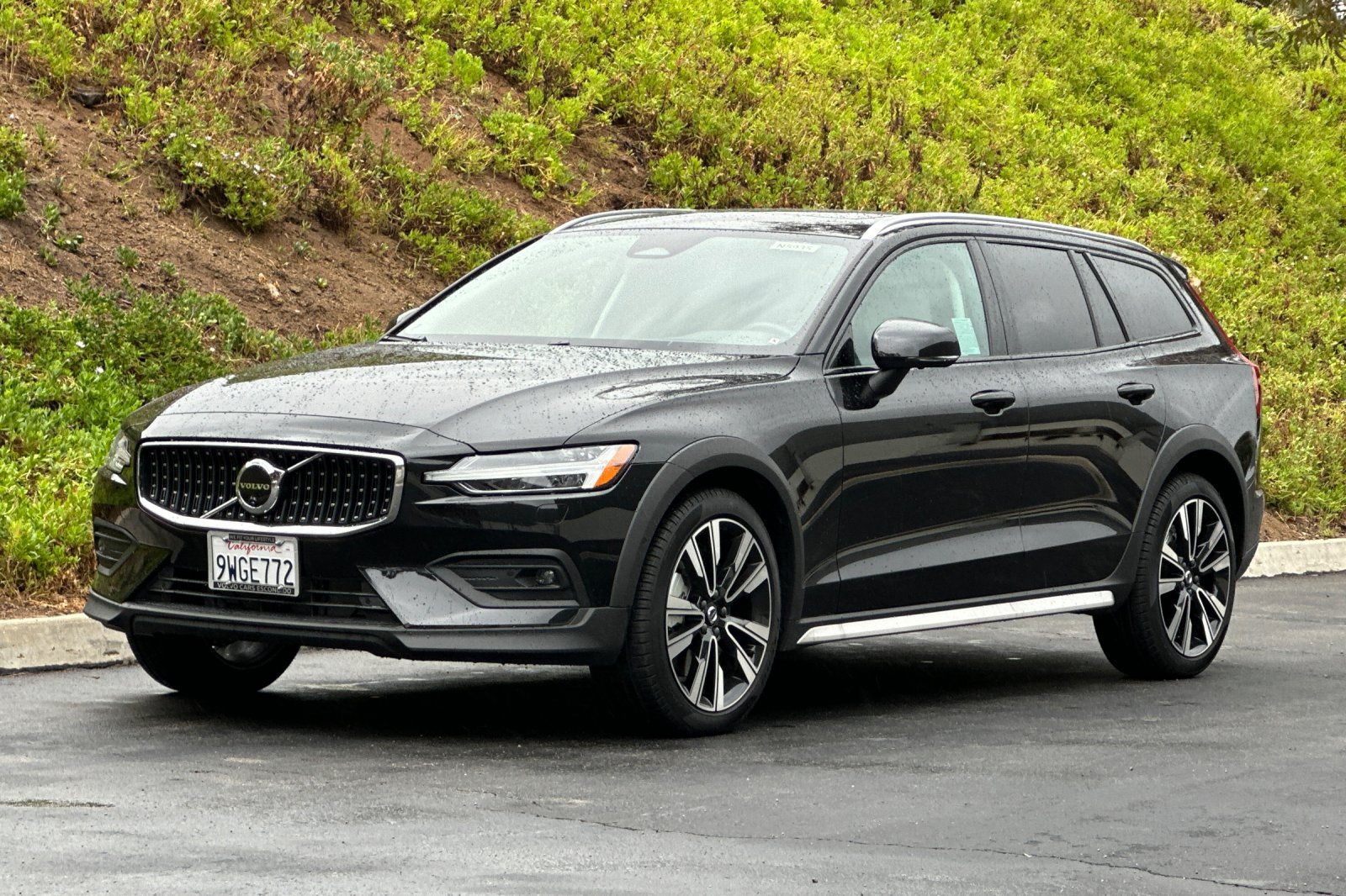 Used 2026 Volvo V60 B5 Cross Country Ultra w/ Climate Package AWD/4WD image 9