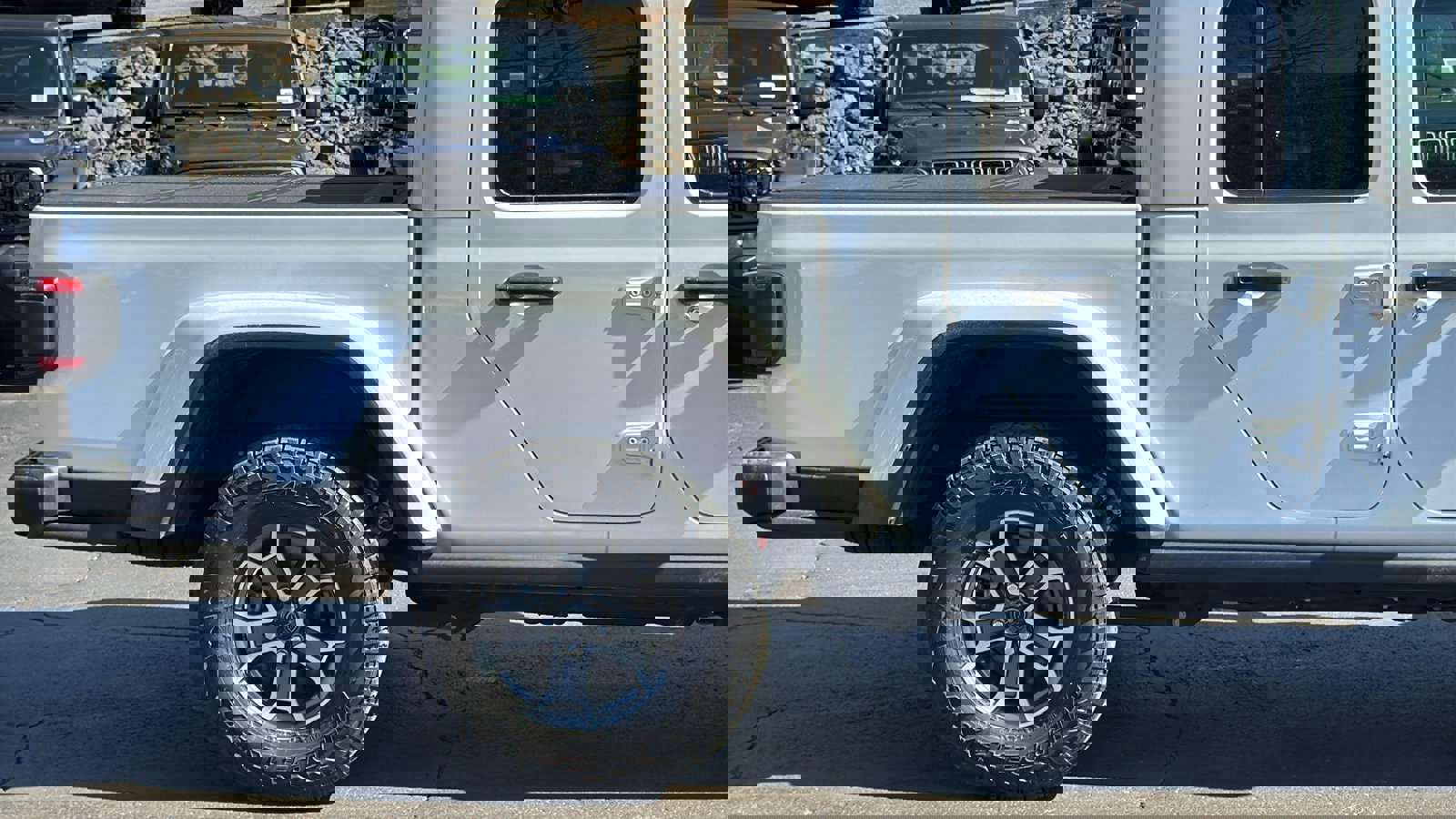 Certified 2024 Jeep Gladiator Mojave image 6