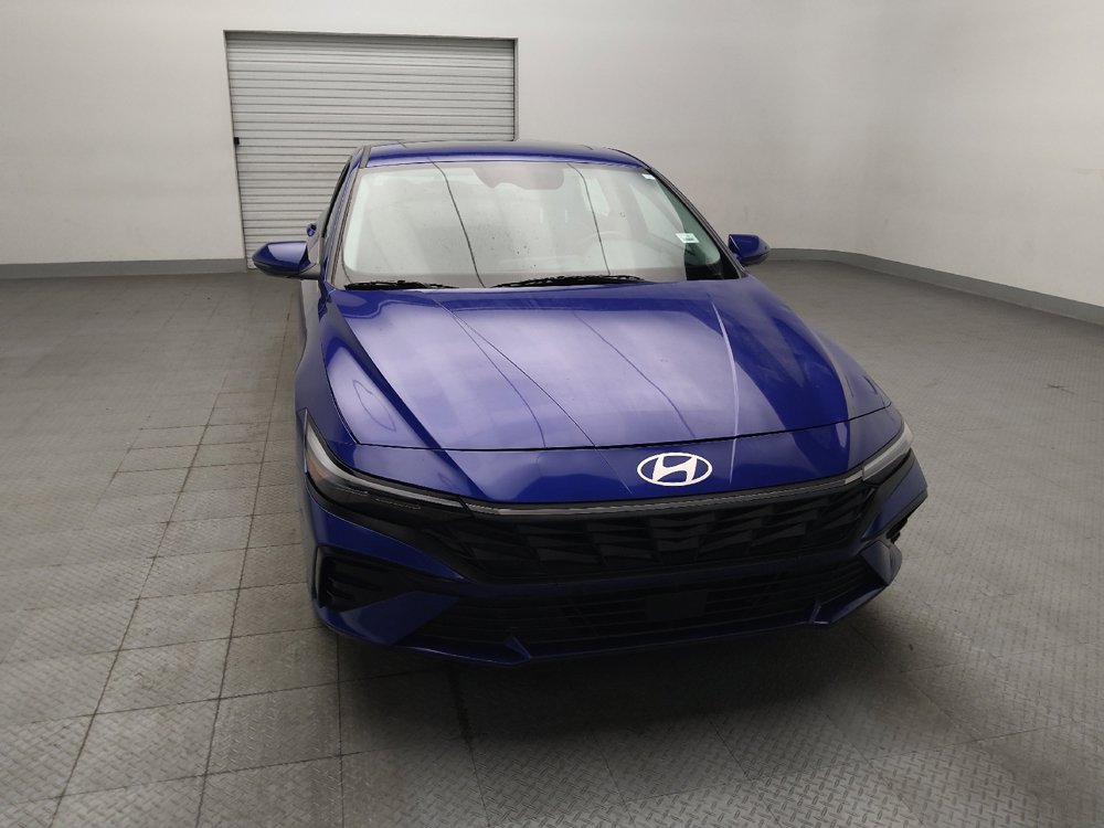 Used 2025 Hyundai Elantra Limited FWD image 14