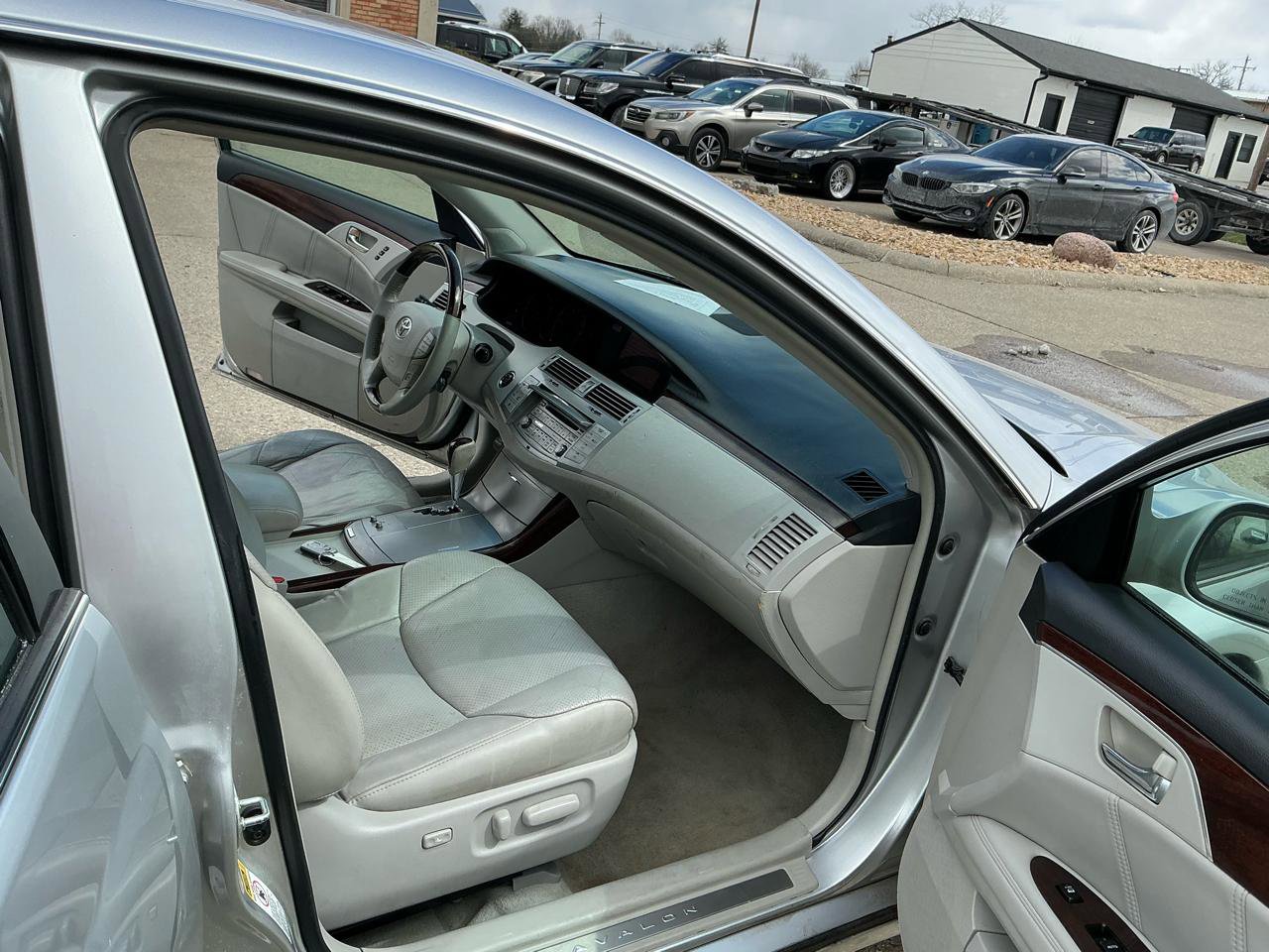 Used 2010 Toyota Avalon XL image 17