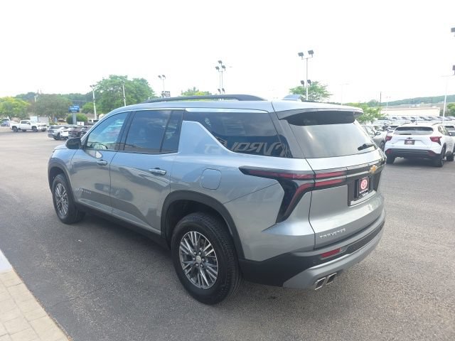Used 2025 Chevrolet Traverse LT AWD/4WD image 4