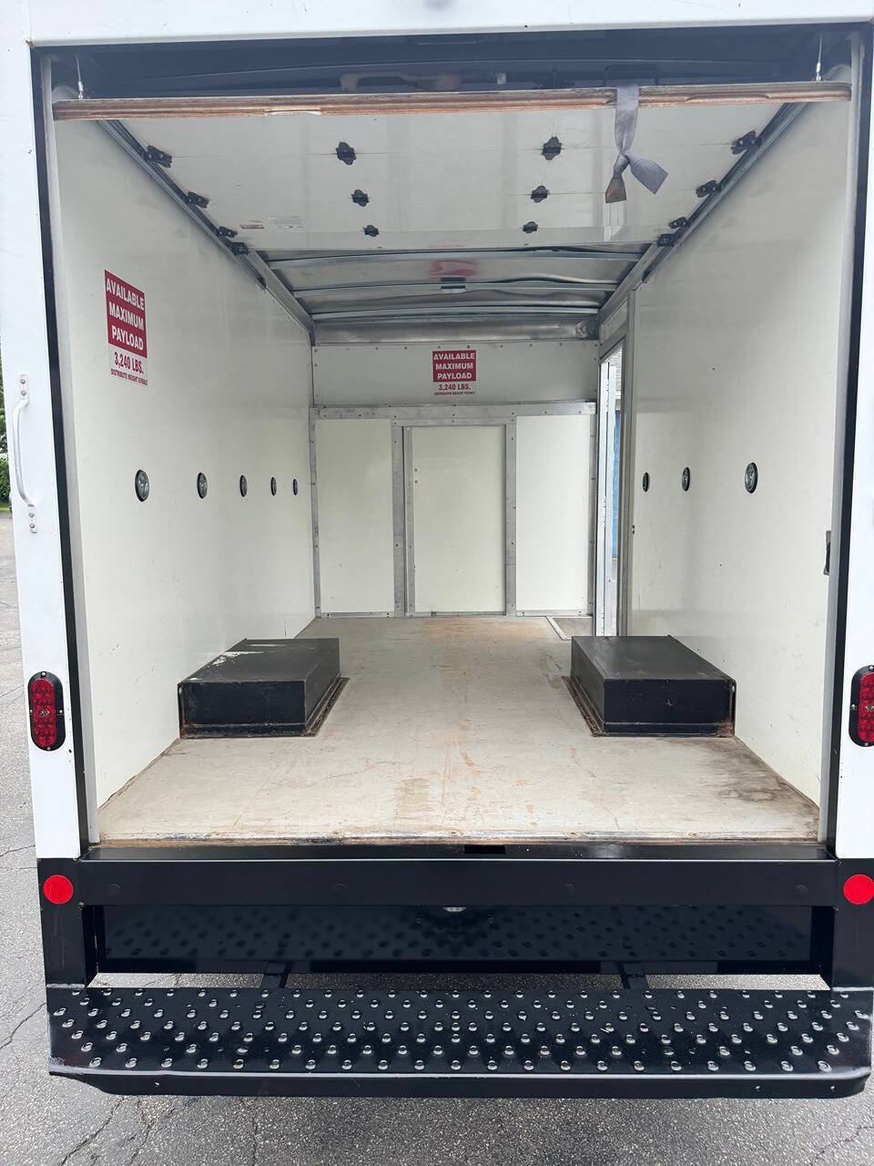 Used 2023 Ford Transit 350 DRW RWD image 9