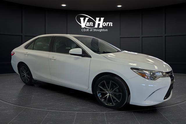 Used 2017 Toyota Camry XSE image 1