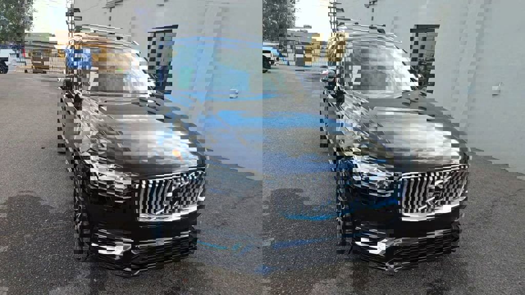 Used 2021 Volvo XC90 T8 Inscription Expression w/ Advanced Package image 2