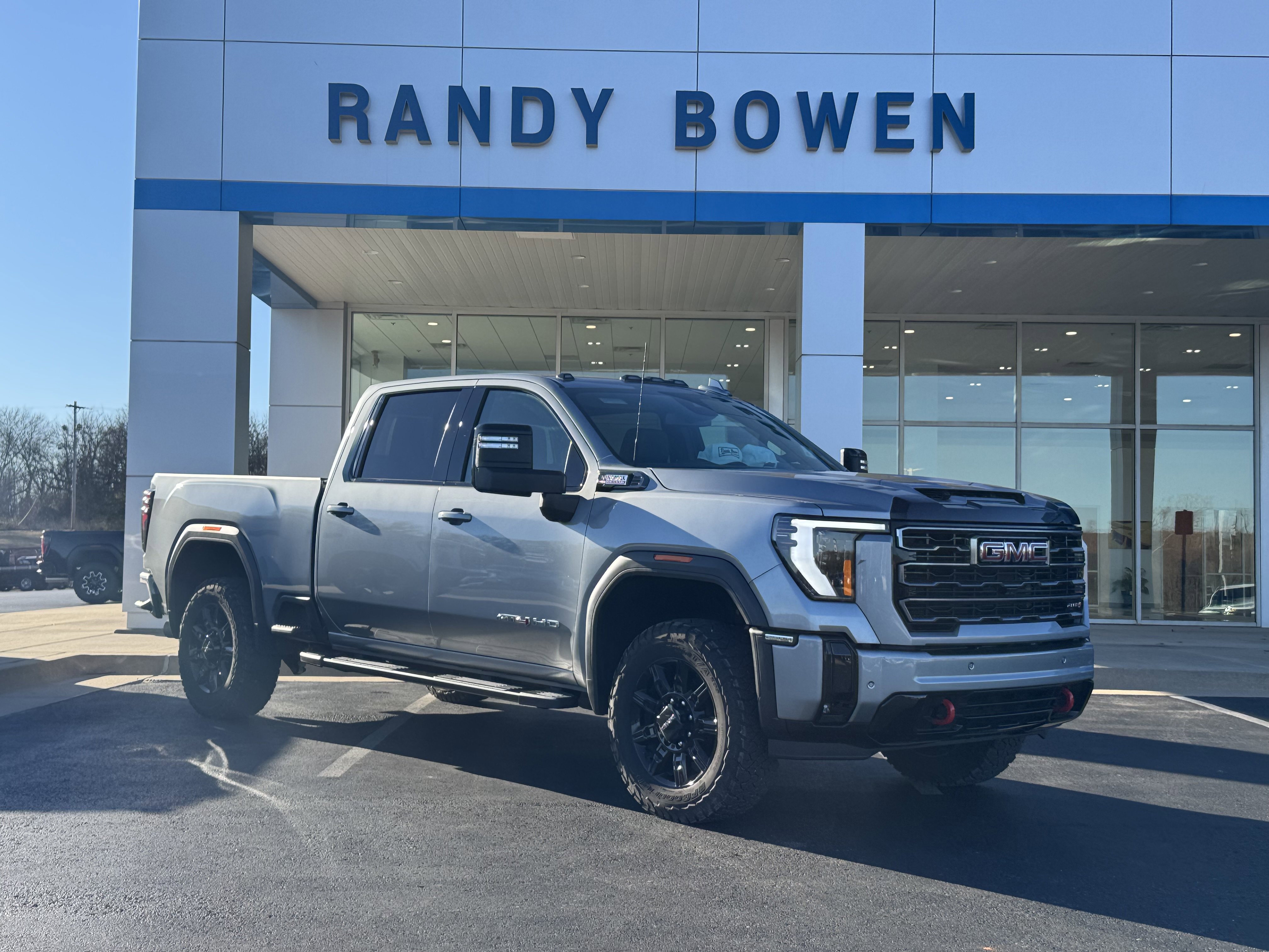 Used 2025 GMC Sierra 2500 AT4 image 1