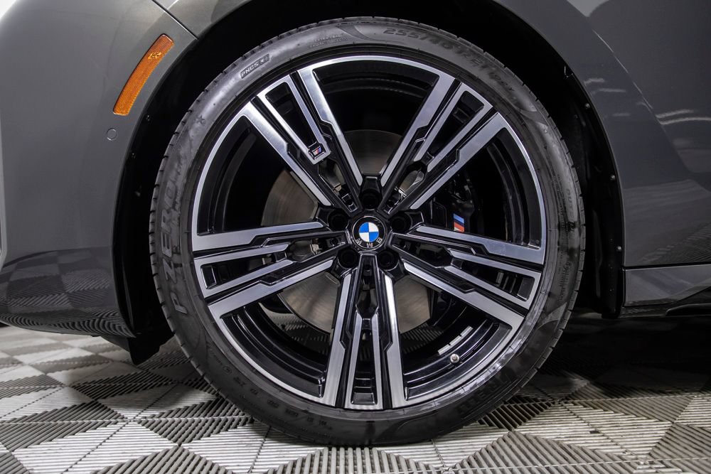 Used 2023 BMW 760i xDrive AWD/4WD image 38