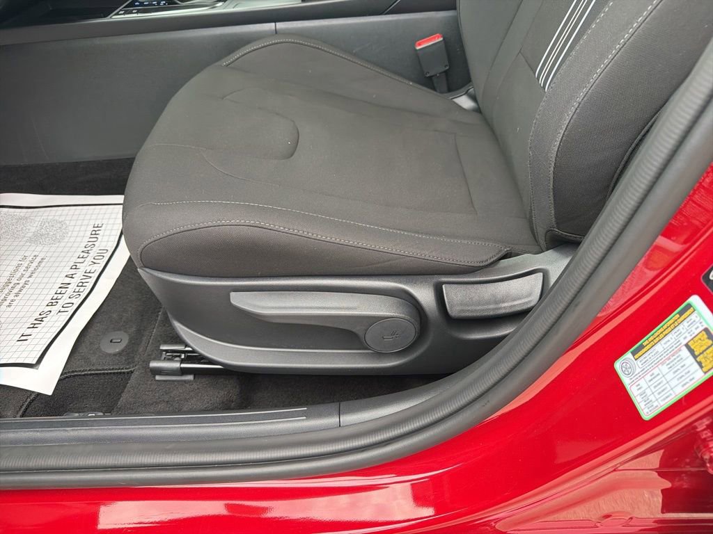 Used 2025 Hyundai Elantra Sport image 25