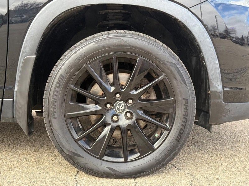 Used 2019 Toyota Highlander SE image 9
