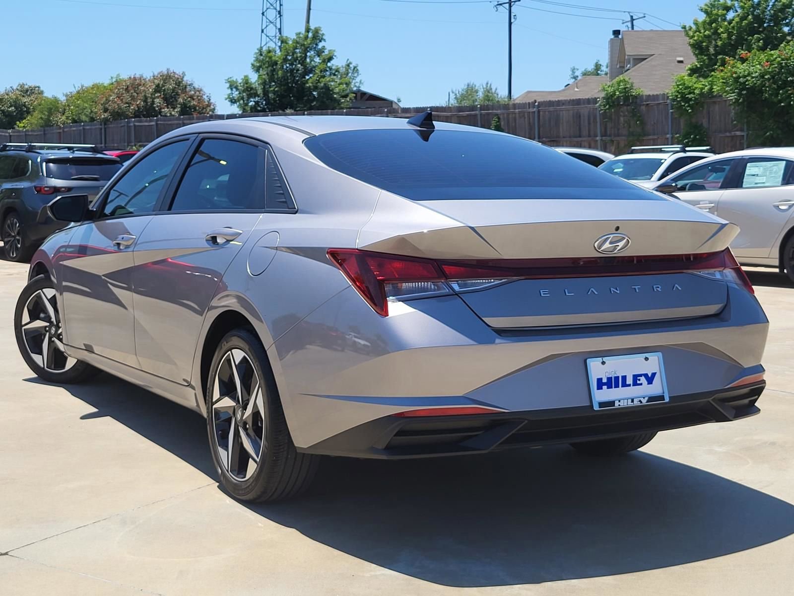 Used 2023 Hyundai Elantra SEL w/ Convenience Package FWD image 3