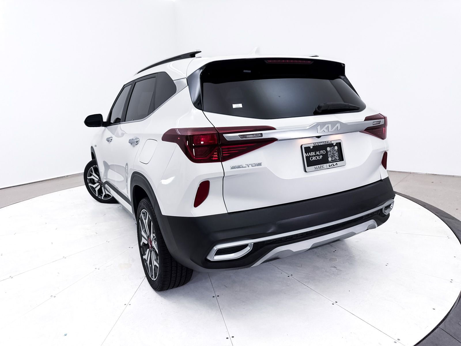 Certified 2022 Kia Seltos SX w/ Sunroof Package image 9