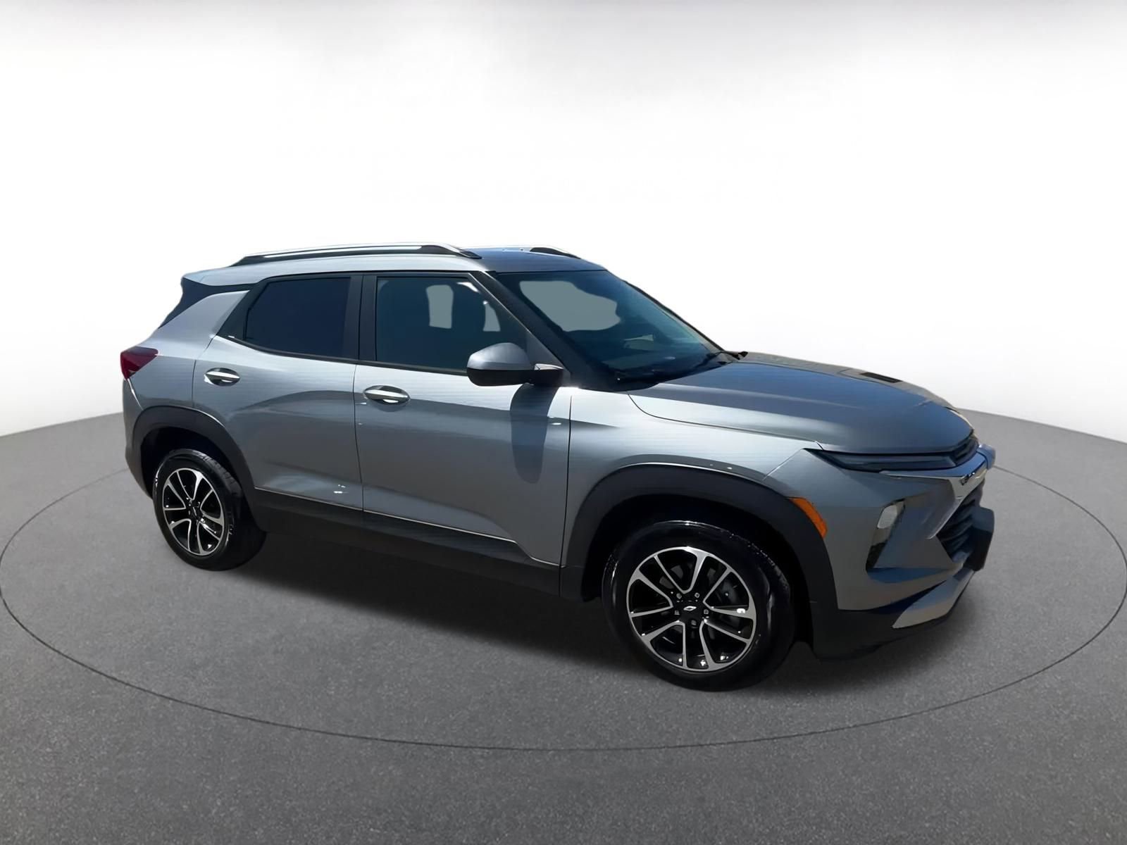 Used 2024 Chevrolet TrailBlazer LT w/ Driver Confidence Package image 2