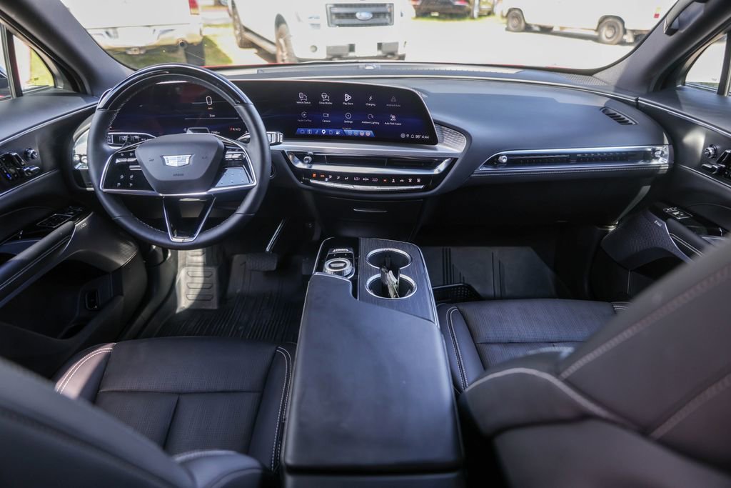 Used 2025 Cadillac Lyriq Luxury w/ LPO, Floor Liner Package AWD/4WD image 24