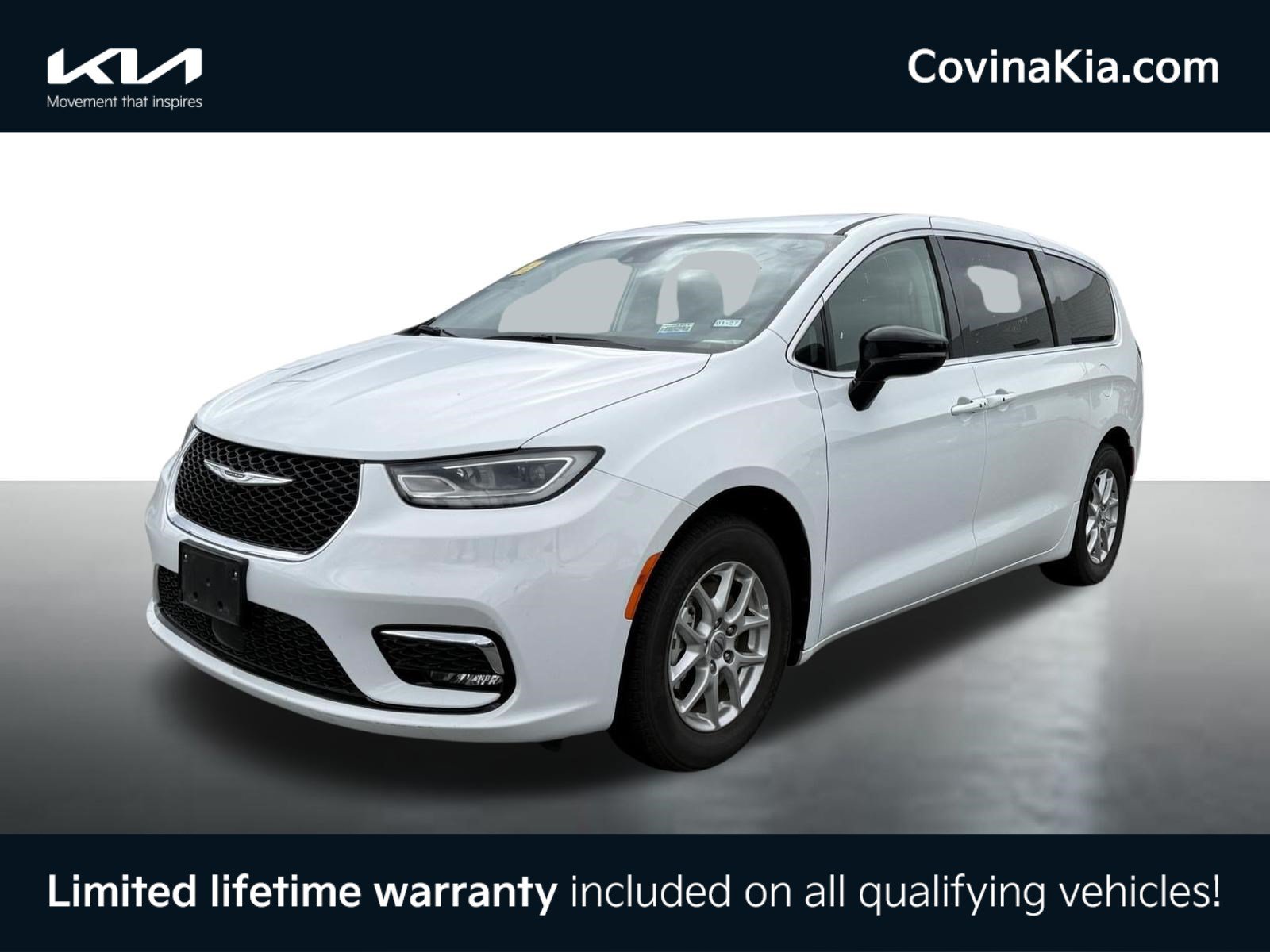 Used 2024 Chrysler Pacifica Touring-L FWD image 16